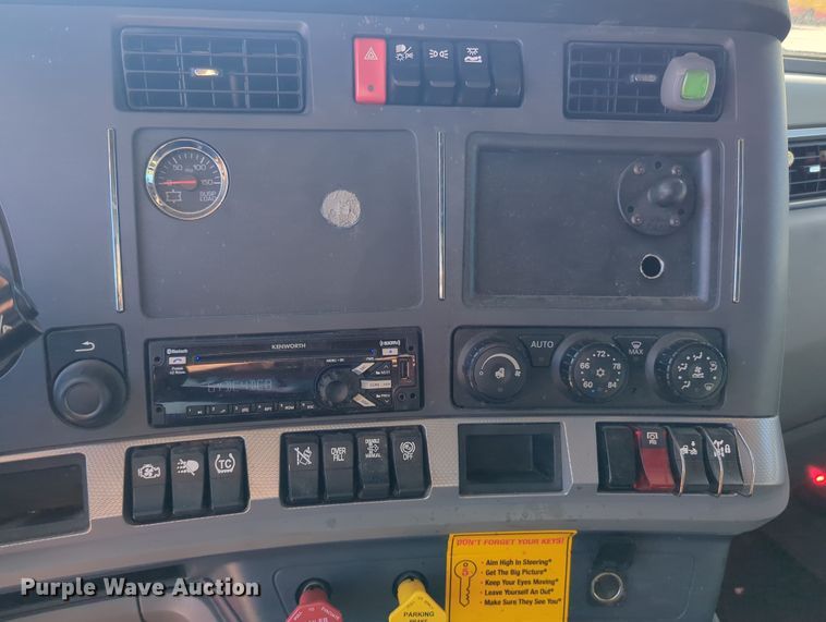 image for item OL9130 2020 Kenworth T680  semi truck