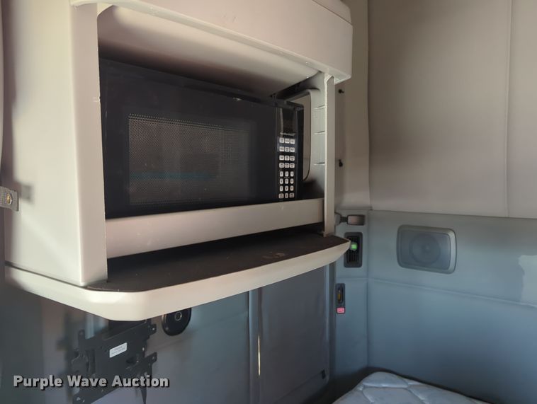 image for item OL9130 2020 Kenworth T680  semi truck