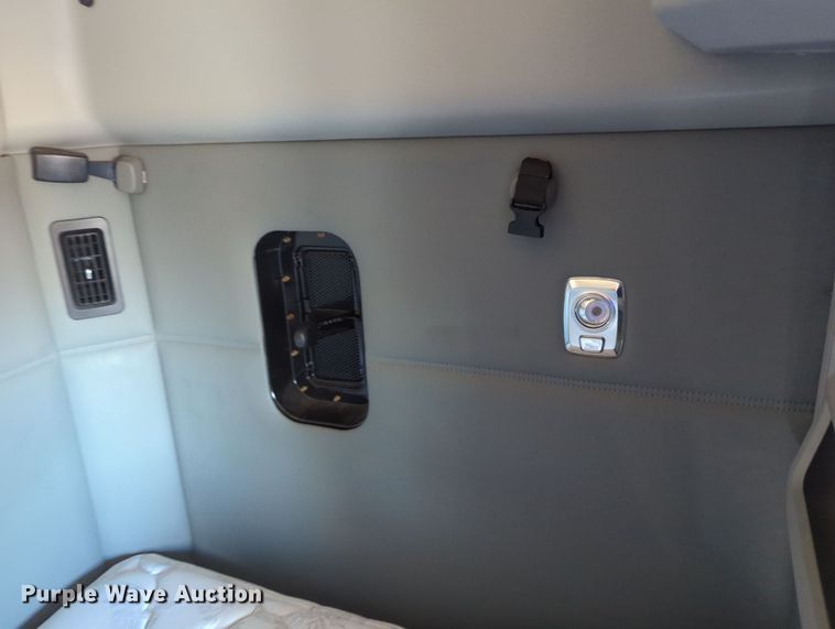 image for item OL9130 2020 Kenworth T680  semi truck