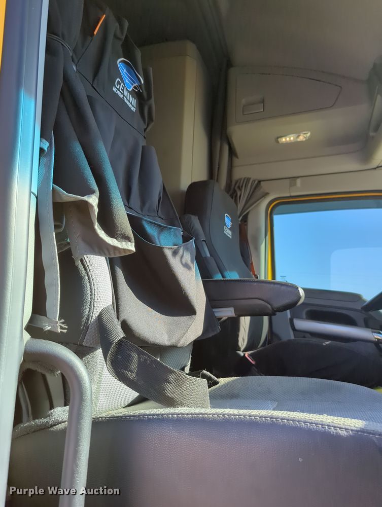 image for item OL9130 2020 Kenworth T680  semi truck