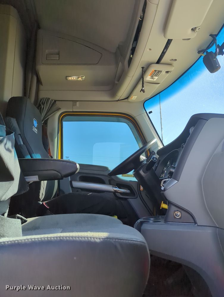 image for item OL9130 2020 Kenworth T680  semi truck