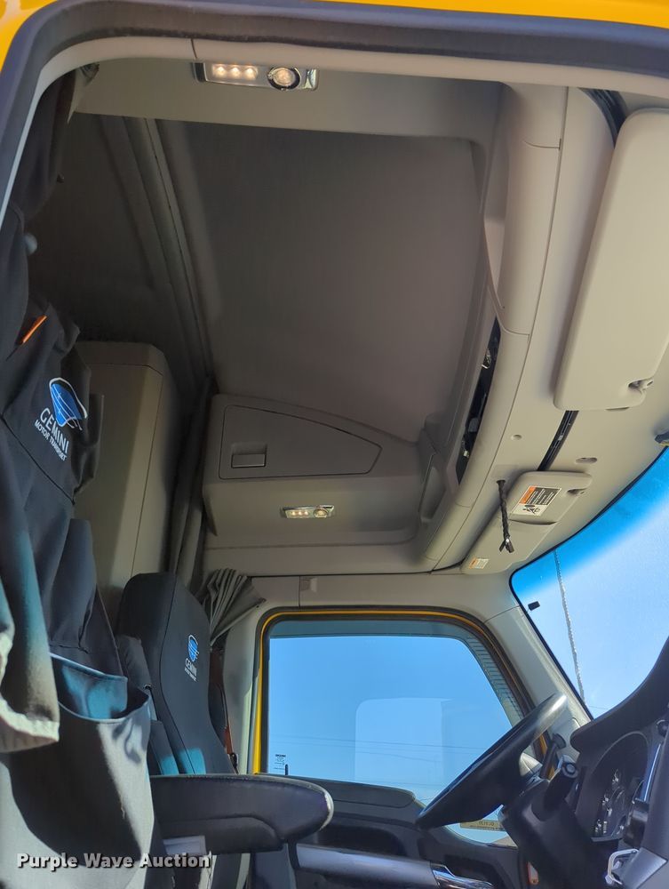 image for item OL9130 2020 Kenworth T680  semi truck