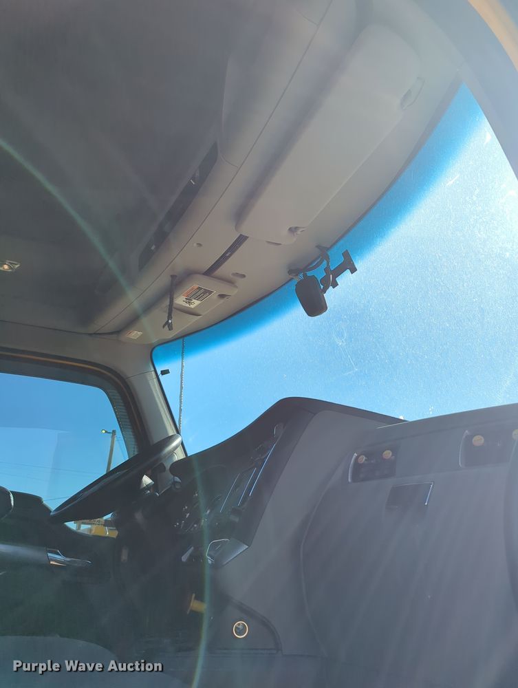 image for item OL9130 2020 Kenworth T680  semi truck