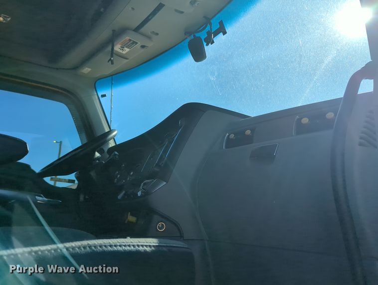 image for item OL9130 2020 Kenworth T680  semi truck