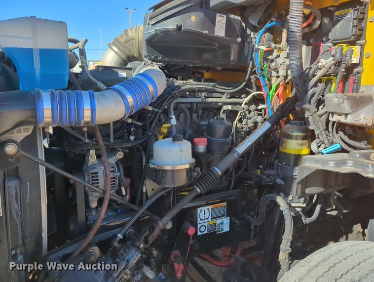 image for item OL9130 2020 Kenworth T680  semi truck