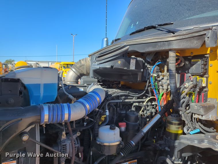 image for item OL9130 2020 Kenworth T680  semi truck