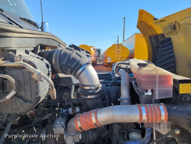 image for item OL9130 2020 Kenworth T680  semi truck