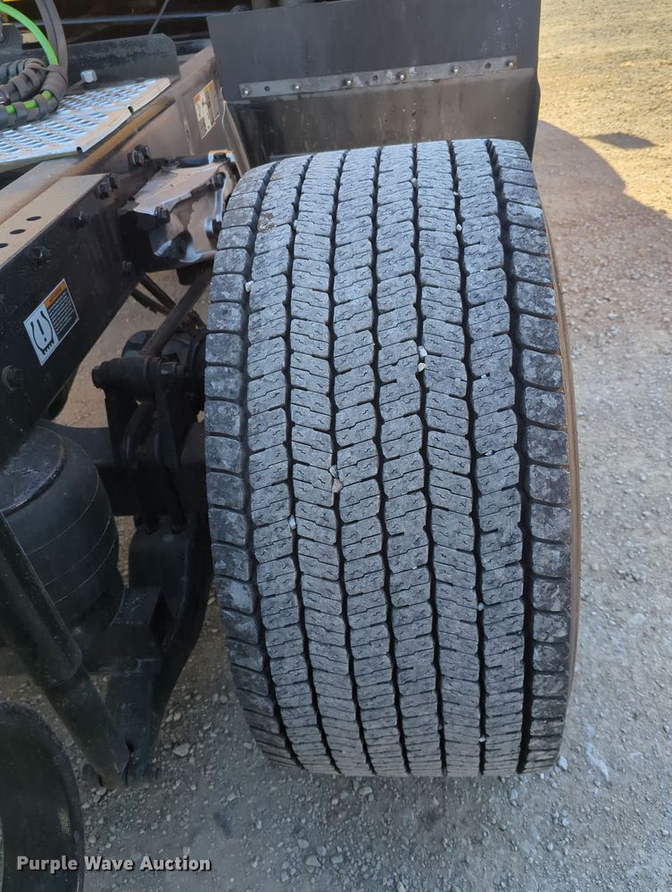 image for item OL9130 2020 Kenworth T680  semi truck