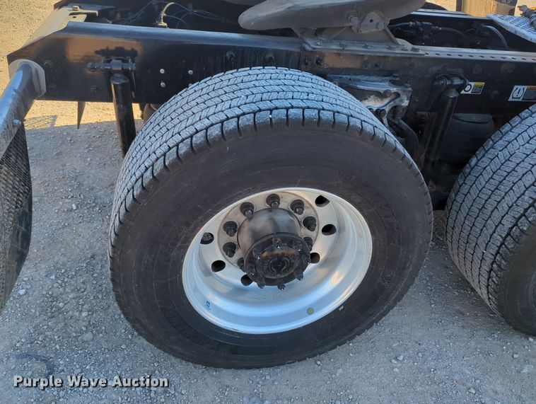 image for item OL9130 2020 Kenworth T680  semi truck