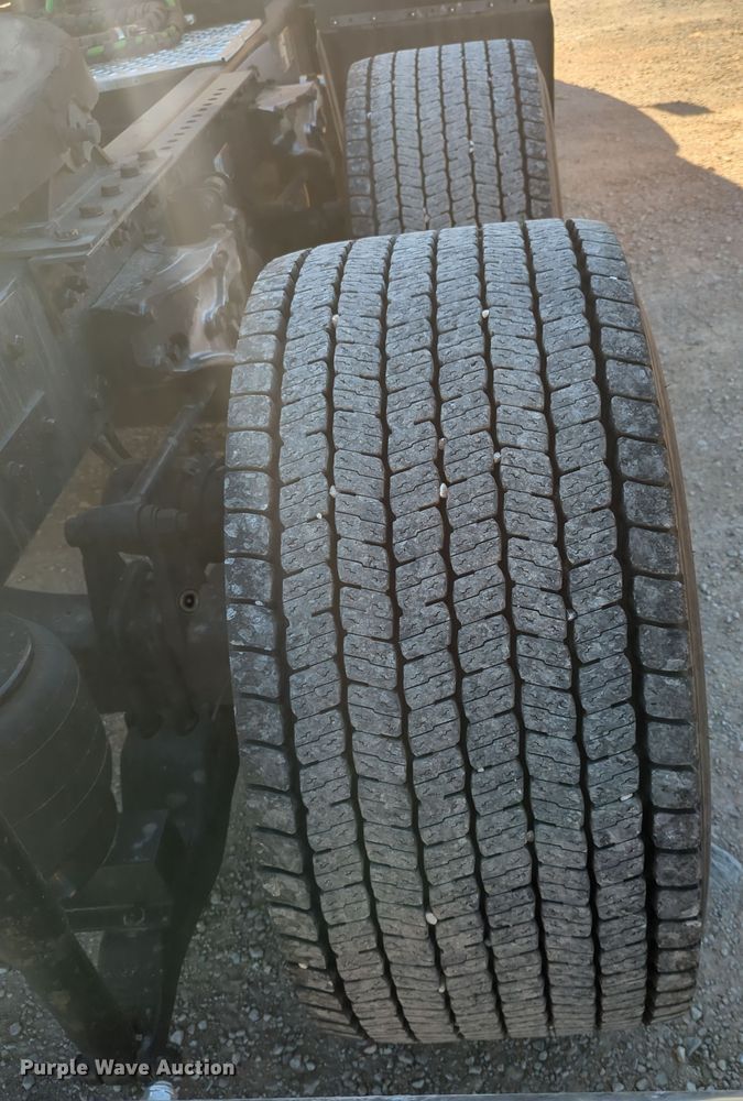 image for item OL9130 2020 Kenworth T680  semi truck