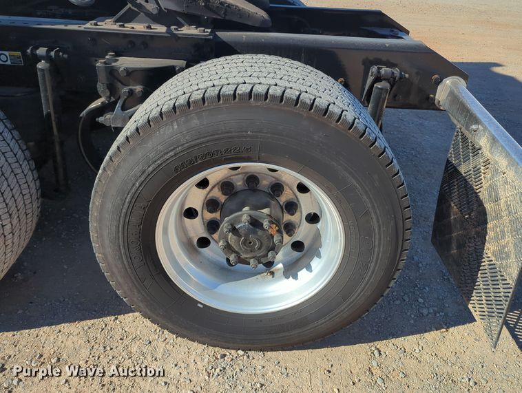 image for item OL9130 2020 Kenworth T680  semi truck