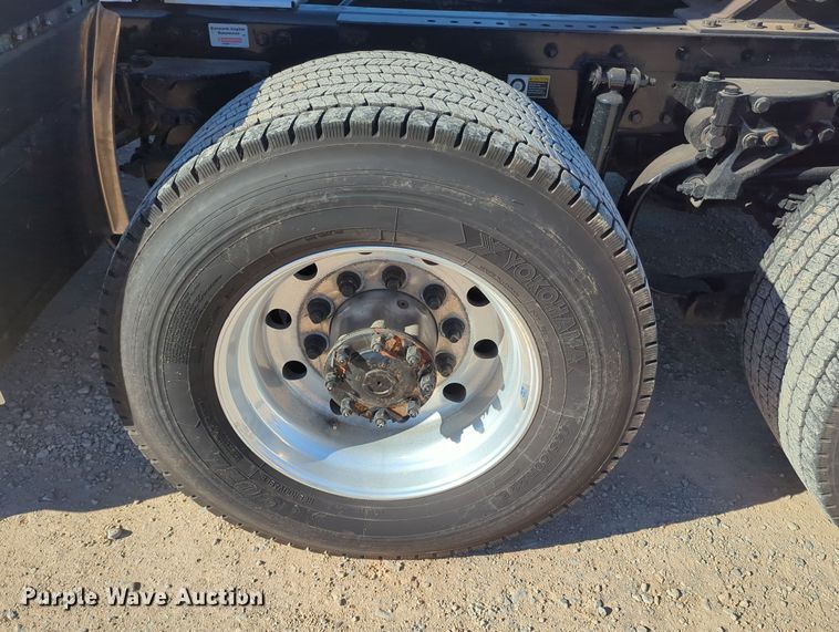 image for item OL9130 2020 Kenworth T680  semi truck