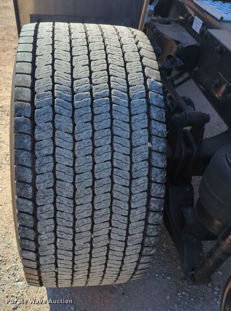 image for item OL9130 2020 Kenworth T680  semi truck