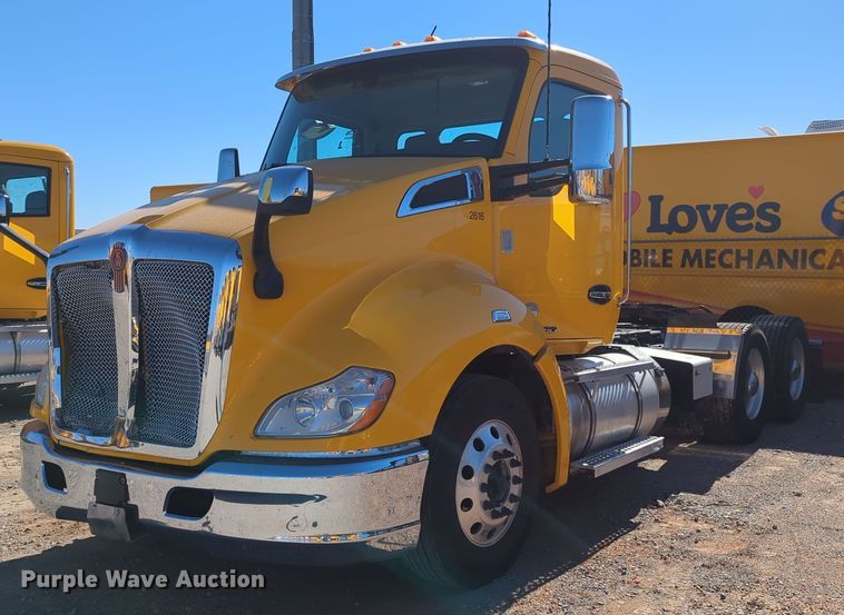image for item OL9131 2019 Kenworth T680  semi truck