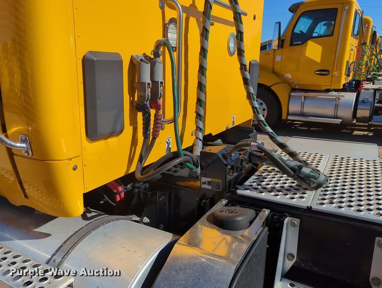 image for item OL9131 2019 Kenworth T680  semi truck