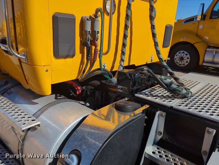 image for item OL9131 2019 Kenworth T680  semi truck