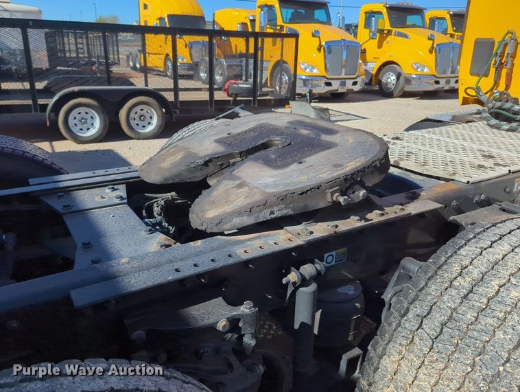 image for item OL9131 2019 Kenworth T680  semi truck