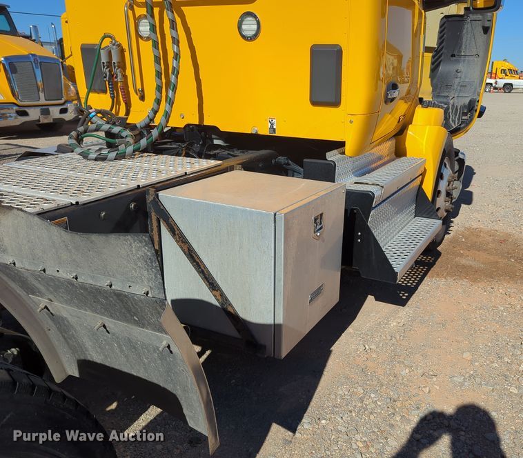 image for item OL9131 2019 Kenworth T680  semi truck