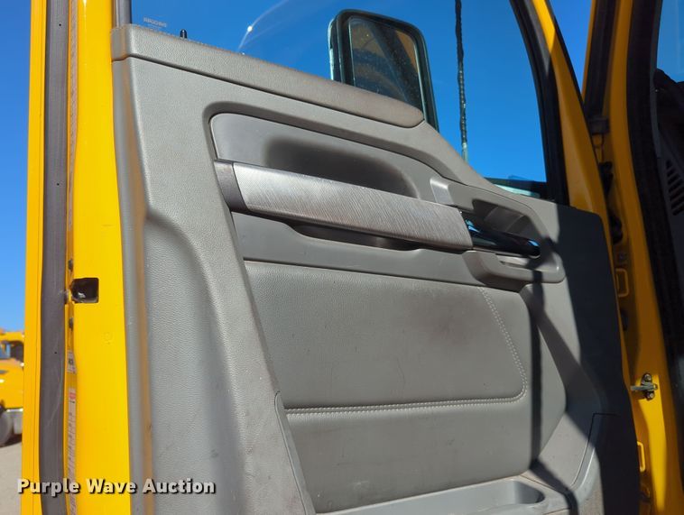 image for item OL9131 2019 Kenworth T680  semi truck