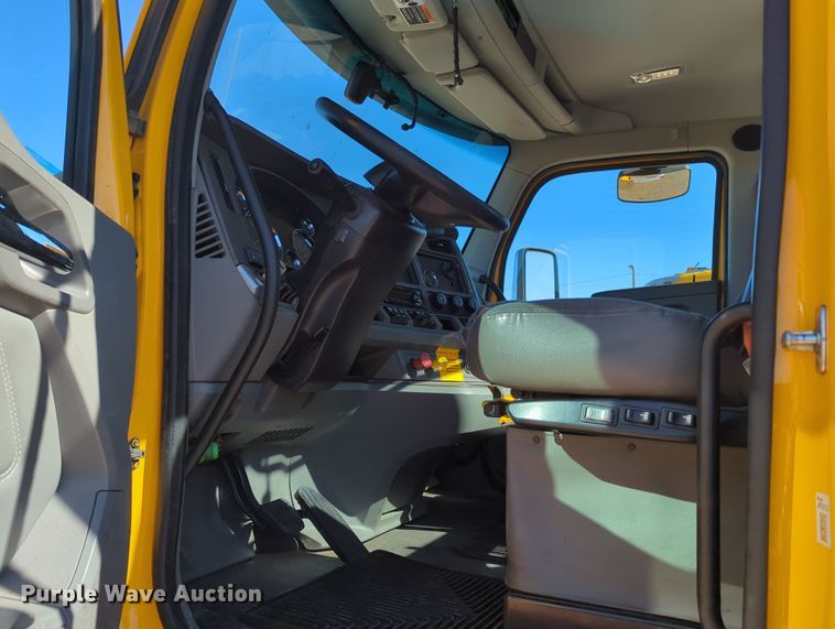 image for item OL9131 2019 Kenworth T680  semi truck