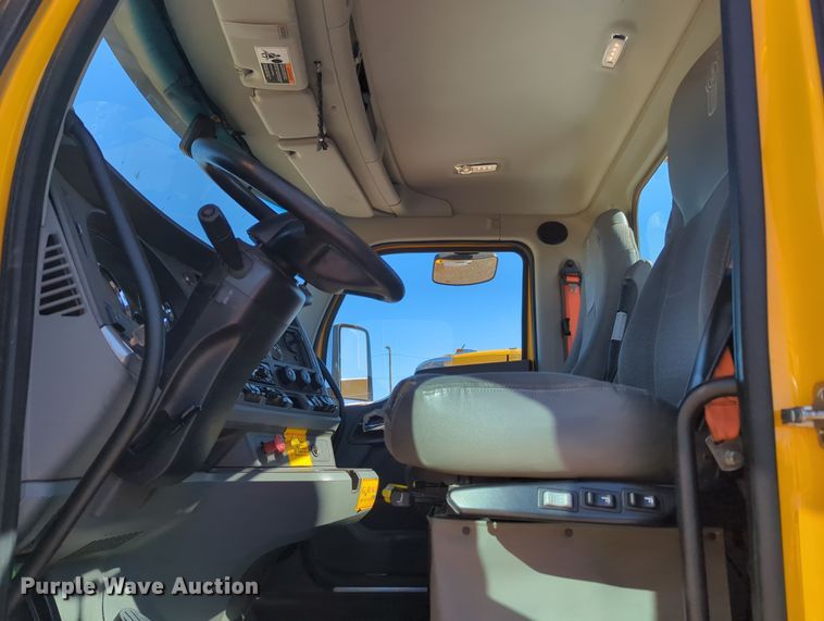 image for item OL9131 2019 Kenworth T680  semi truck