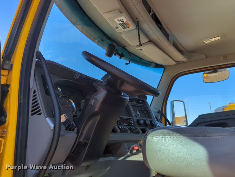 image for item OL9131 2019 Kenworth T680  semi truck