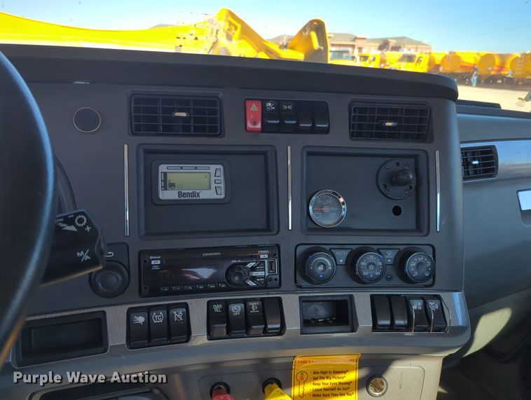 image for item OL9131 2019 Kenworth T680  semi truck