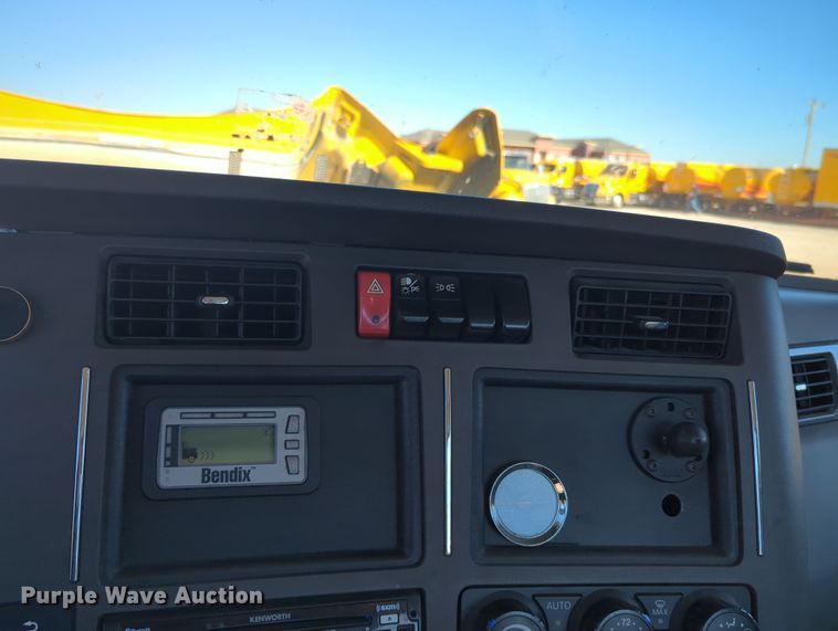 image for item OL9131 2019 Kenworth T680  semi truck