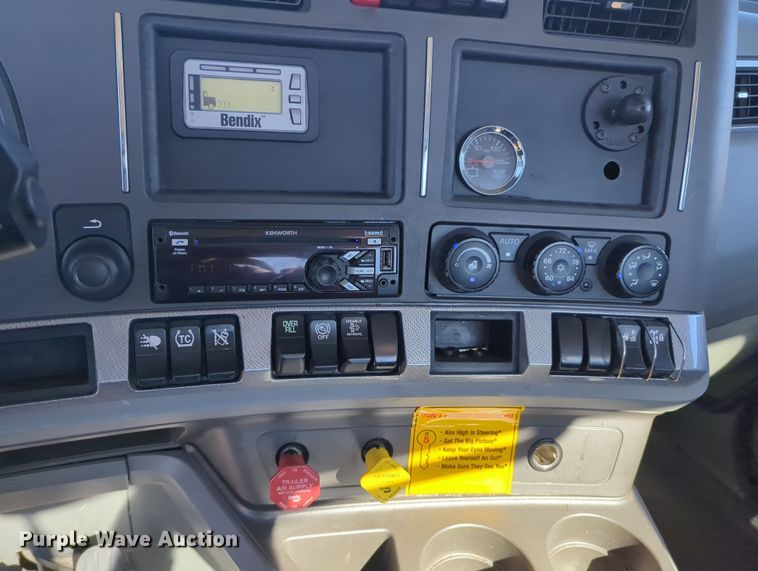 image for item OL9131 2019 Kenworth T680  semi truck