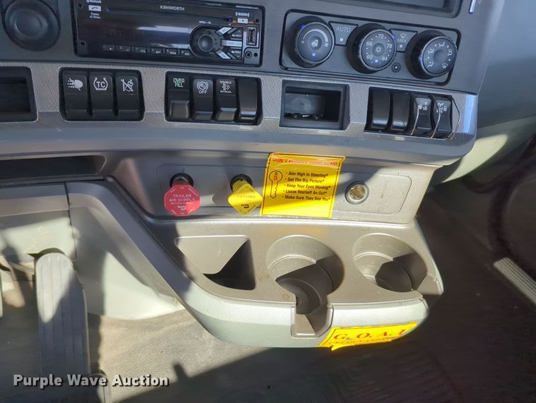 image for item OL9131 2019 Kenworth T680  semi truck