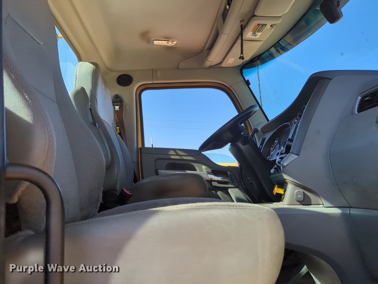 image for item OL9131 2019 Kenworth T680  semi truck