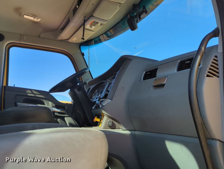 image for item OL9131 2019 Kenworth T680  semi truck