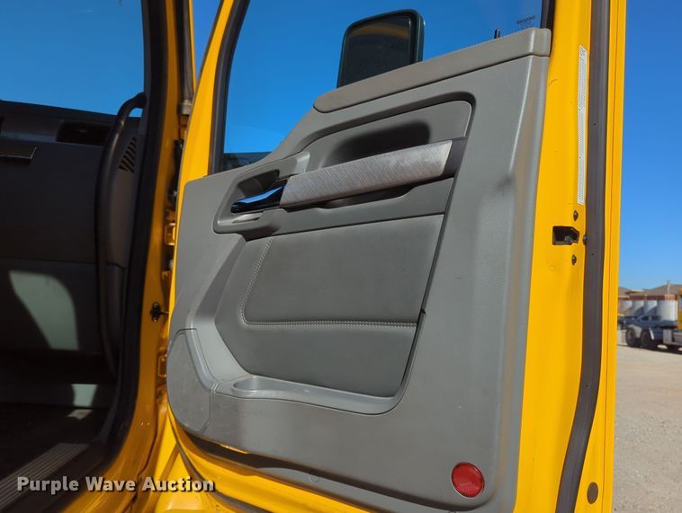 image for item OL9131 2019 Kenworth T680  semi truck