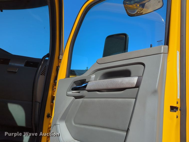 image for item OL9131 2019 Kenworth T680  semi truck