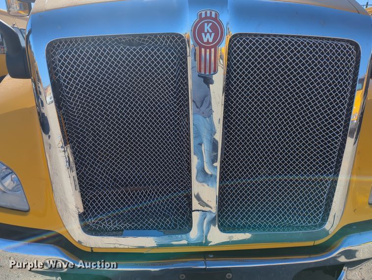 image for item OL9131 2019 Kenworth T680  semi truck