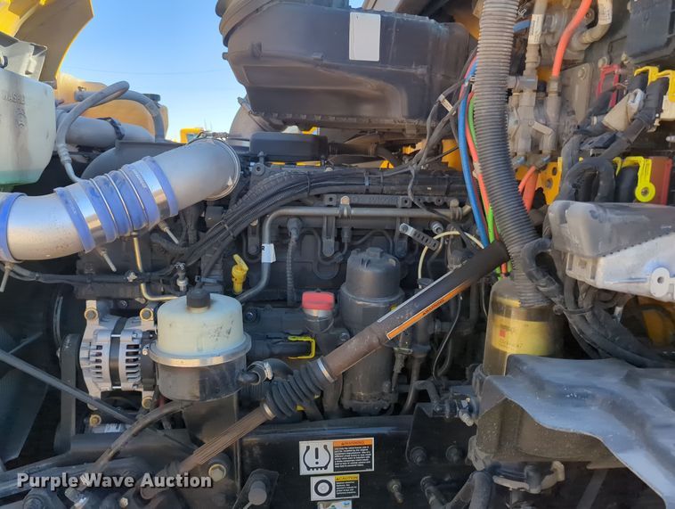 image for item OL9131 2019 Kenworth T680  semi truck