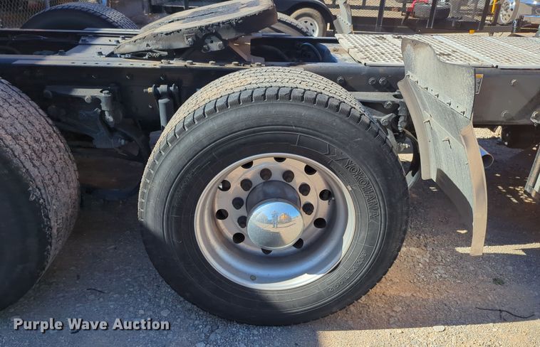 image for item OL9131 2019 Kenworth T680  semi truck