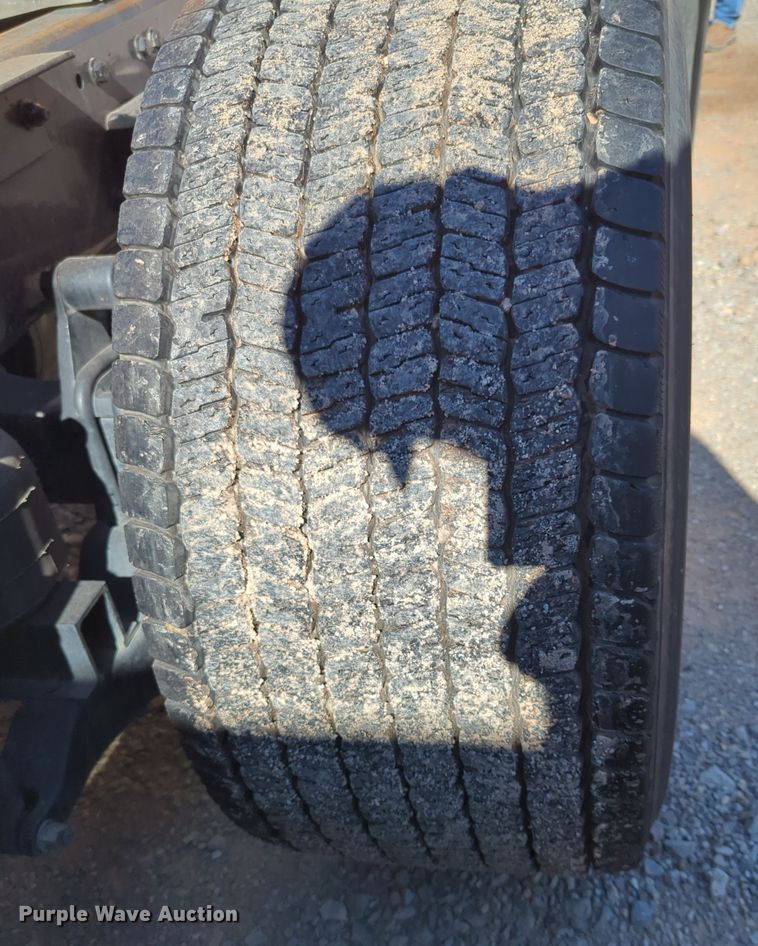 image for item OL9131 2019 Kenworth T680  semi truck