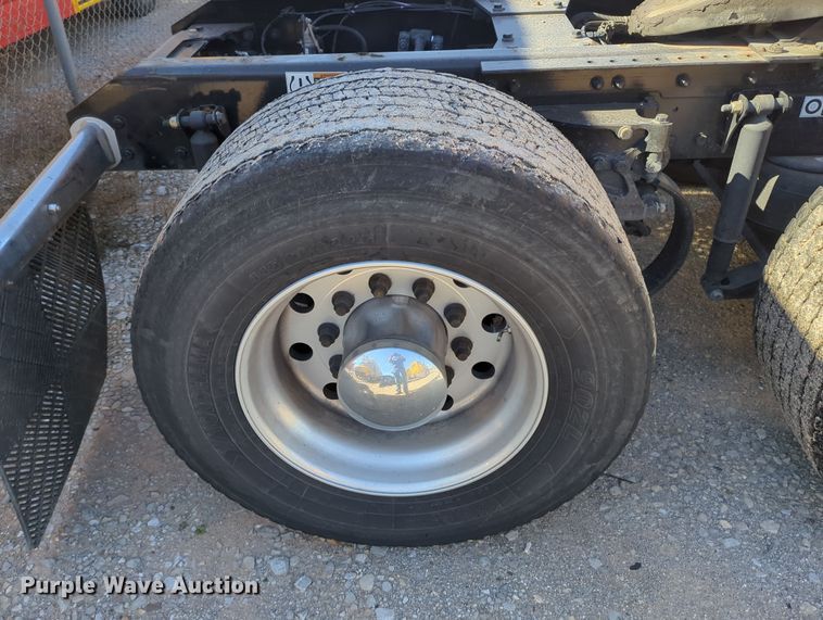 image for item OL9131 2019 Kenworth T680  semi truck