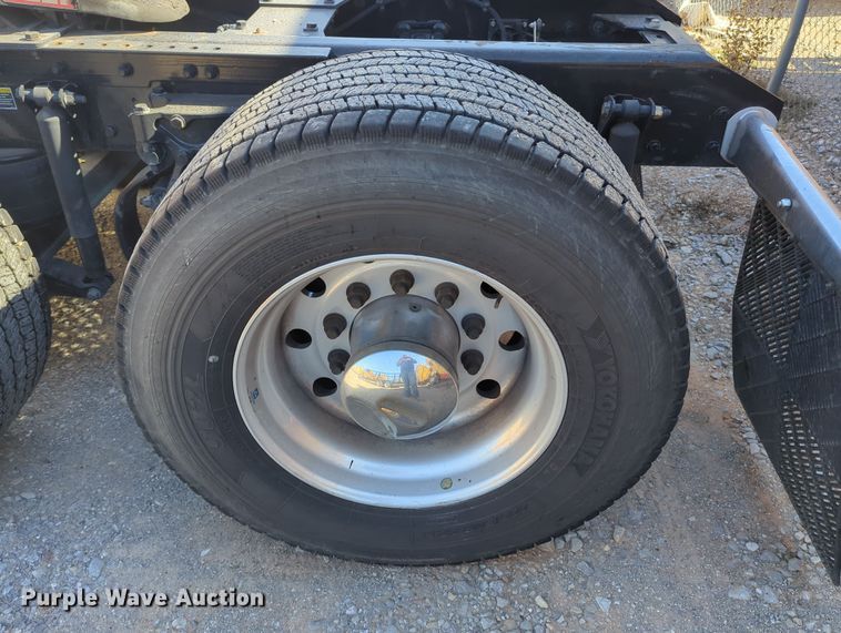 image for item OL9131 2019 Kenworth T680  semi truck