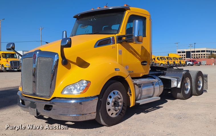 image for item OL9132 2020 Kenworth T680  semi truck