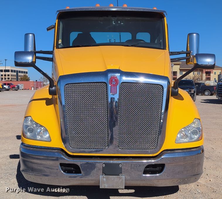image for item OL9132 2020 Kenworth T680  semi truck