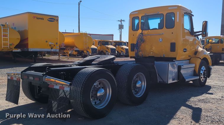 image for item OL9132 2020 Kenworth T680  semi truck