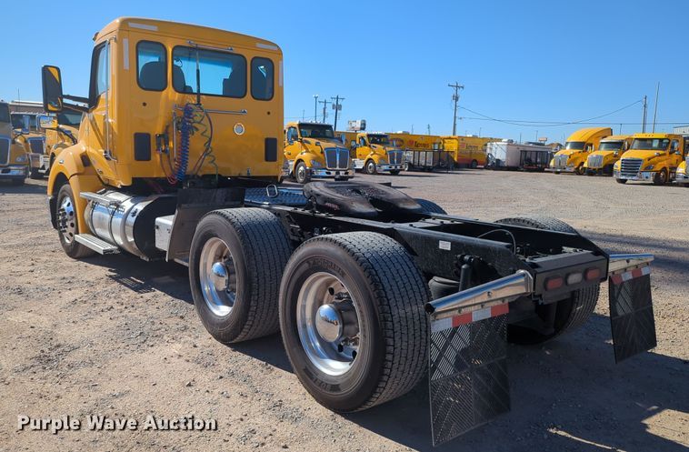 image for item OL9132 2020 Kenworth T680  semi truck