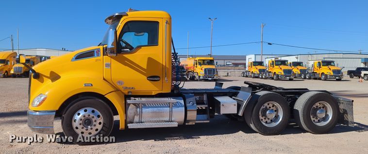 image for item OL9132 2020 Kenworth T680  semi truck