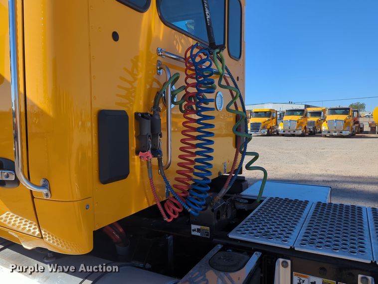 image for item OL9132 2020 Kenworth T680  semi truck