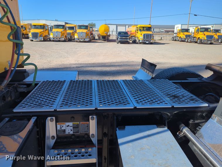 image for item OL9132 2020 Kenworth T680  semi truck