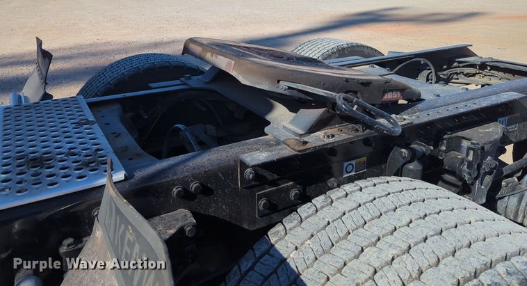 image for item OL9132 2020 Kenworth T680  semi truck