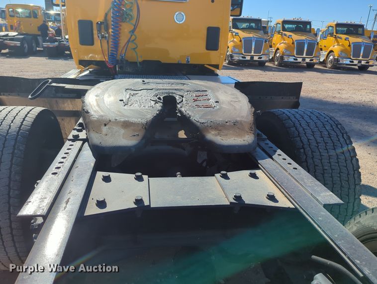 image for item OL9132 2020 Kenworth T680  semi truck