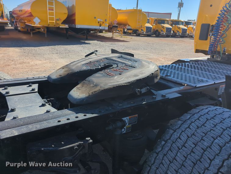 image for item OL9132 2020 Kenworth T680  semi truck